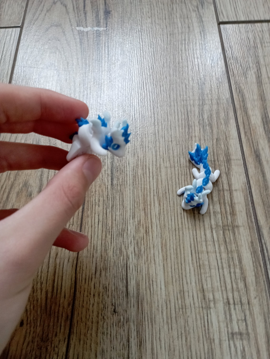 Mini kryształowy smok w kolorze biało-niebieskim