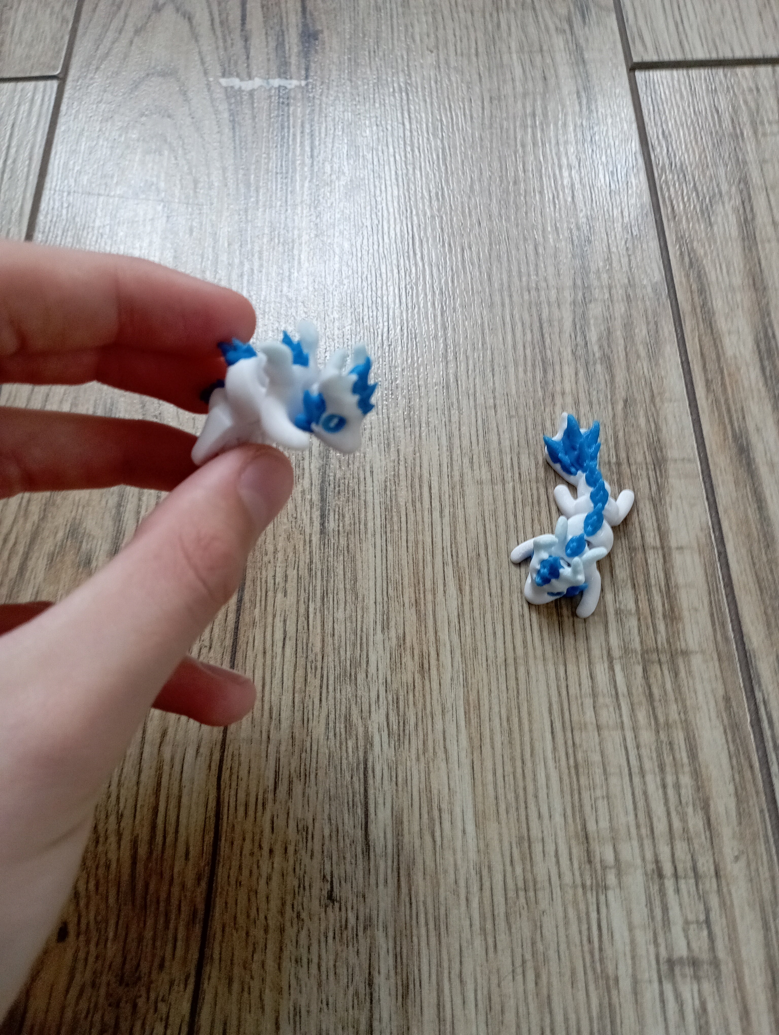 Mini kryształowy smok w kolorze biało-niebieskim