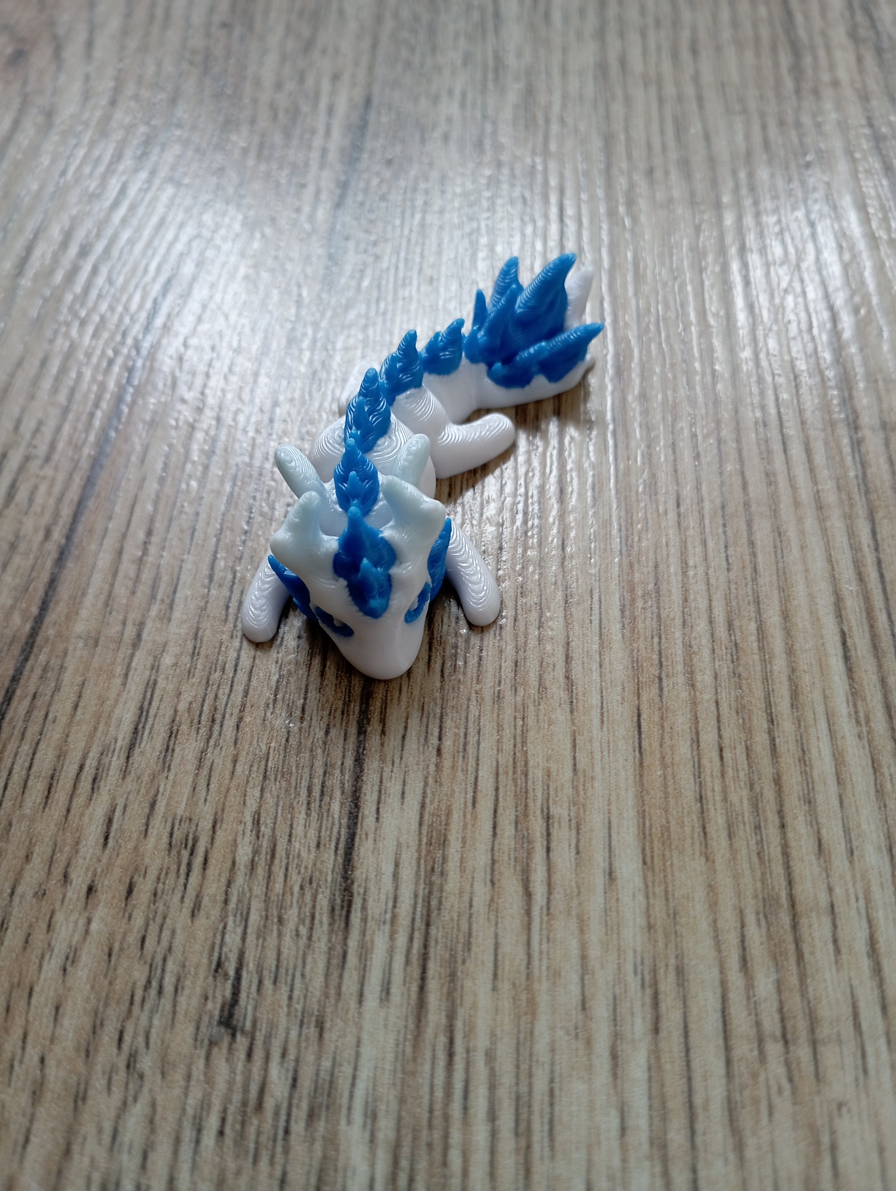 Mini kryształowy smok w kolorze biało-niebieskim