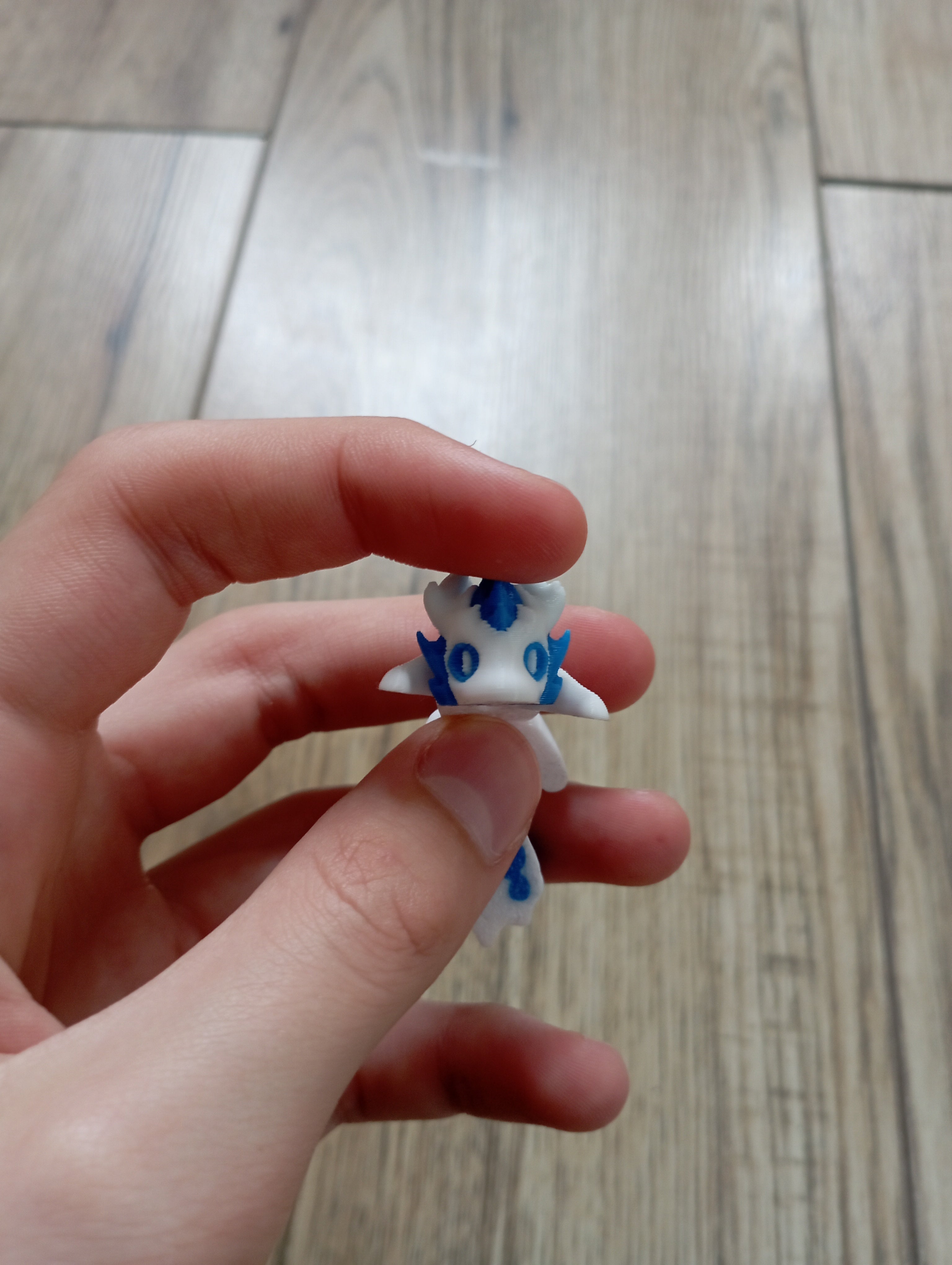 Mini kryształowy smok w kolorze biało-niebieskim