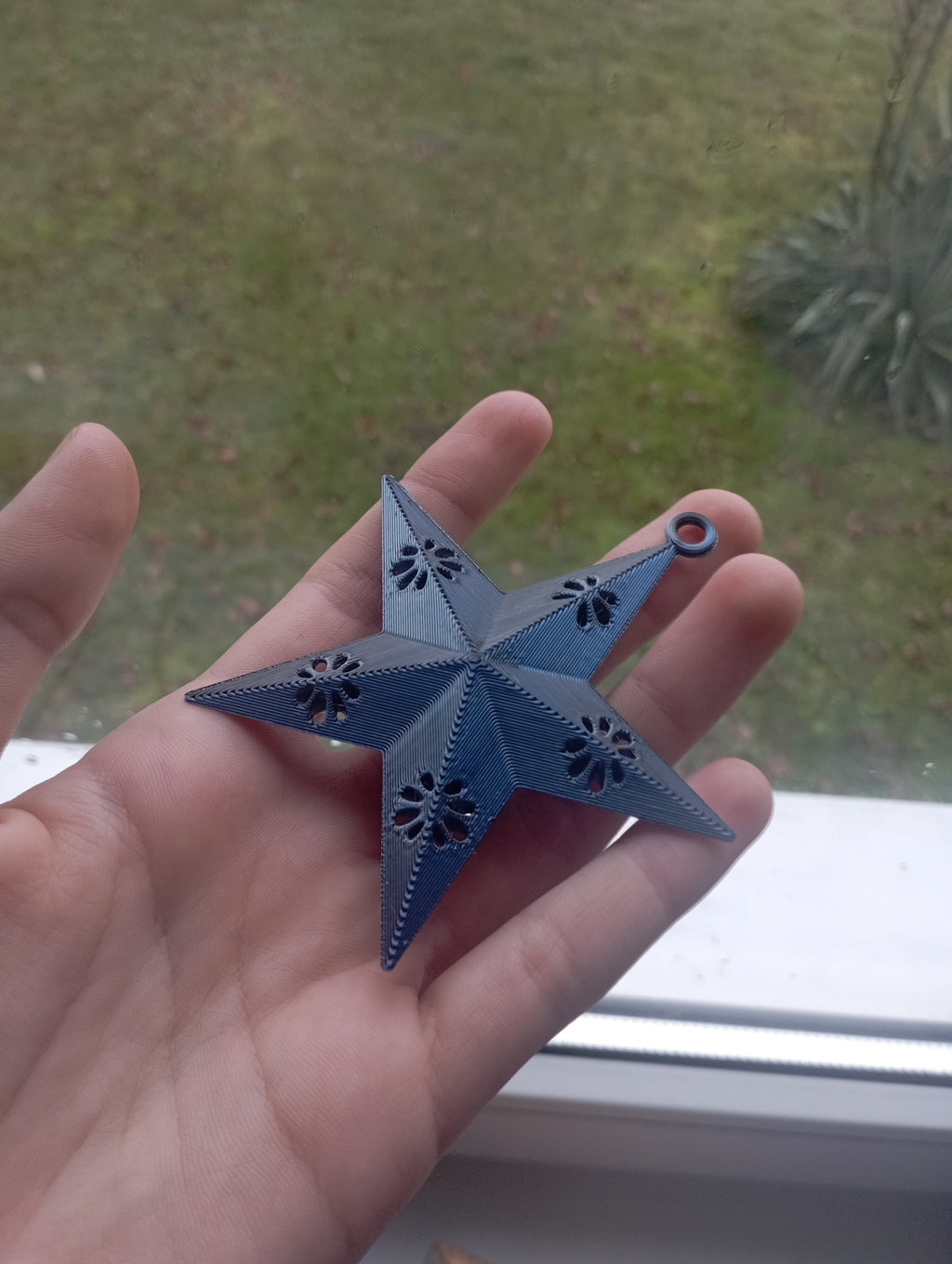 Bombka w kształcie gwiazdki na choinkę w kolorze storm shadow