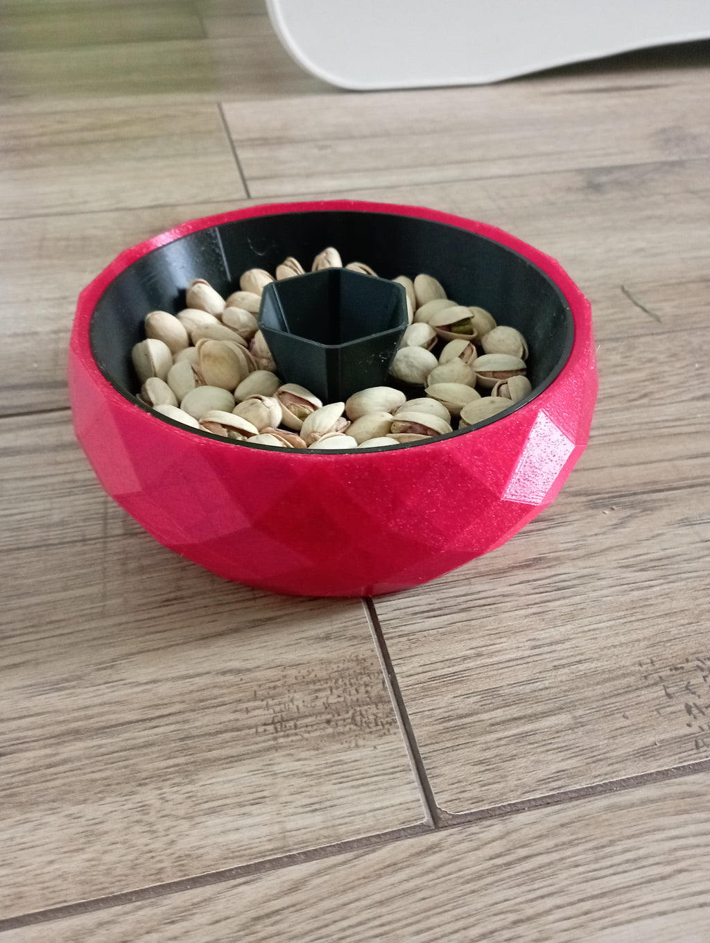 Inteligentna miska do pistacji w dwóch kolorach