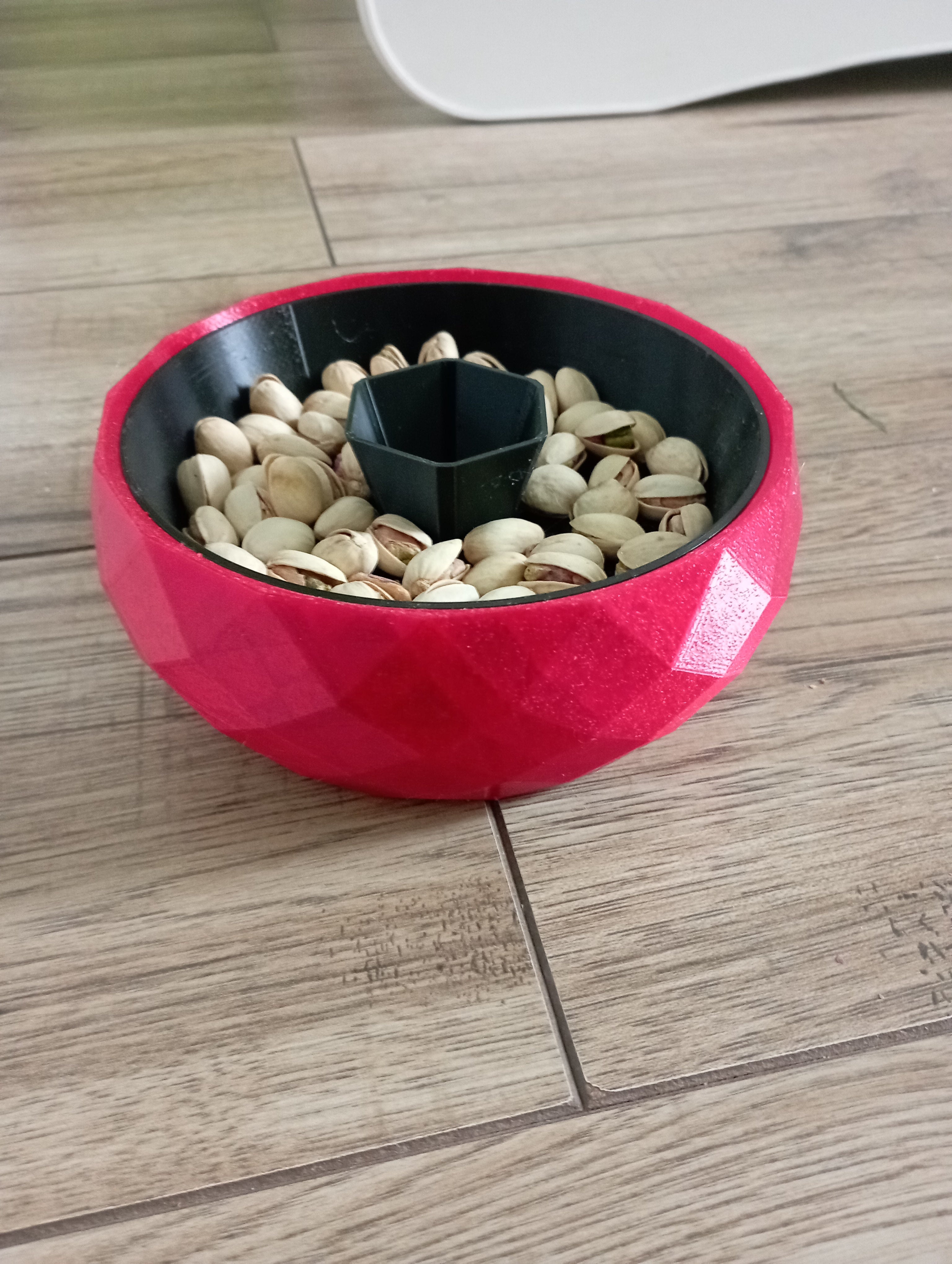 Inteligentna miska do pistacji w dwóch kolorach