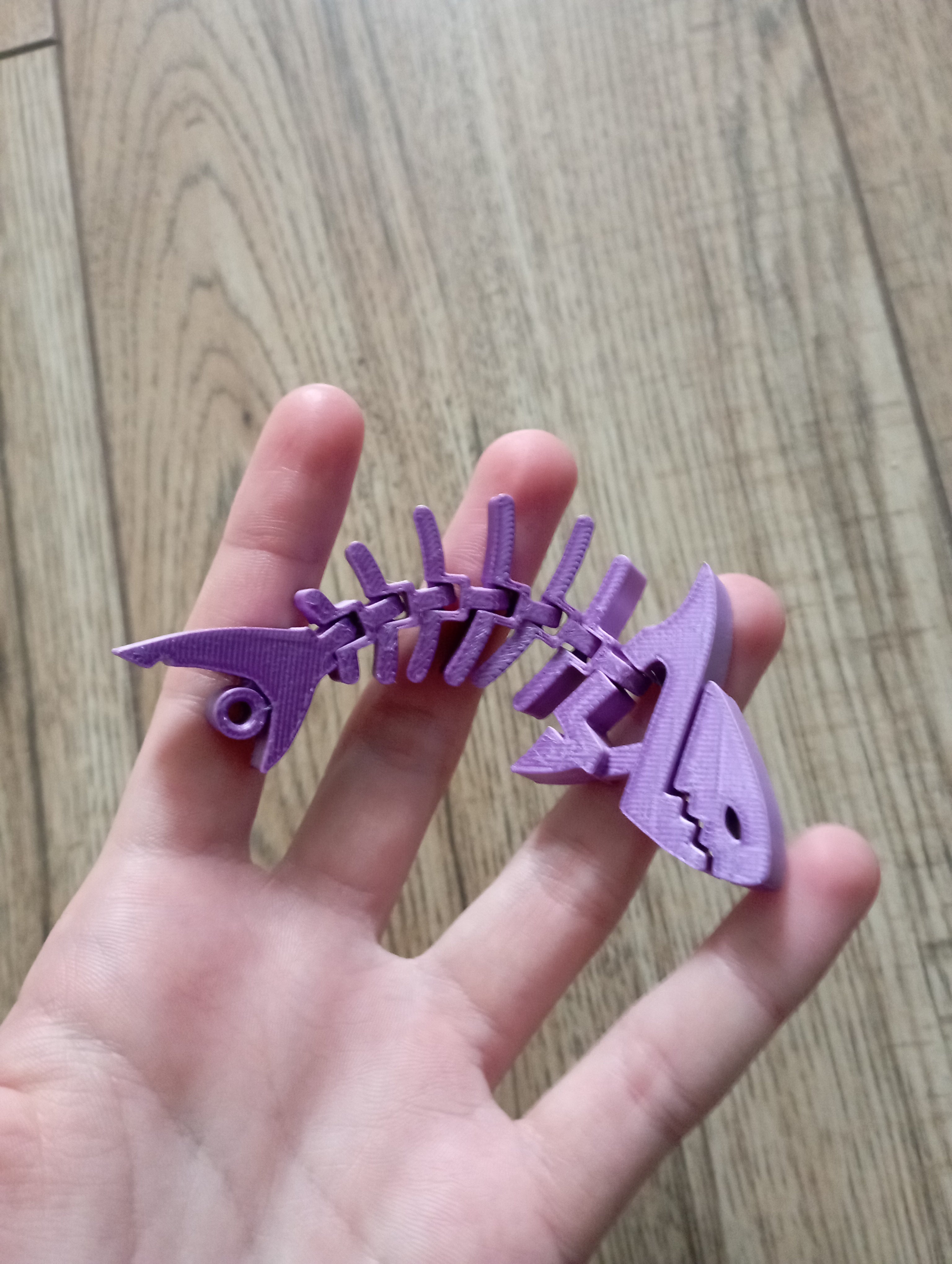 Brelok do kluczy rekin w kolorze dynamic pink.