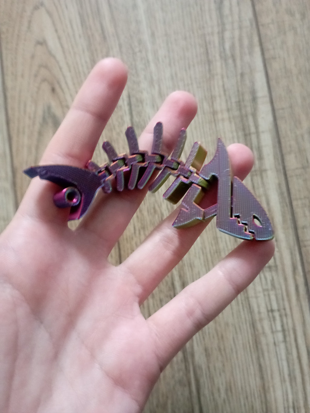 Brelok do kluczy rekin w kolorze carnival.