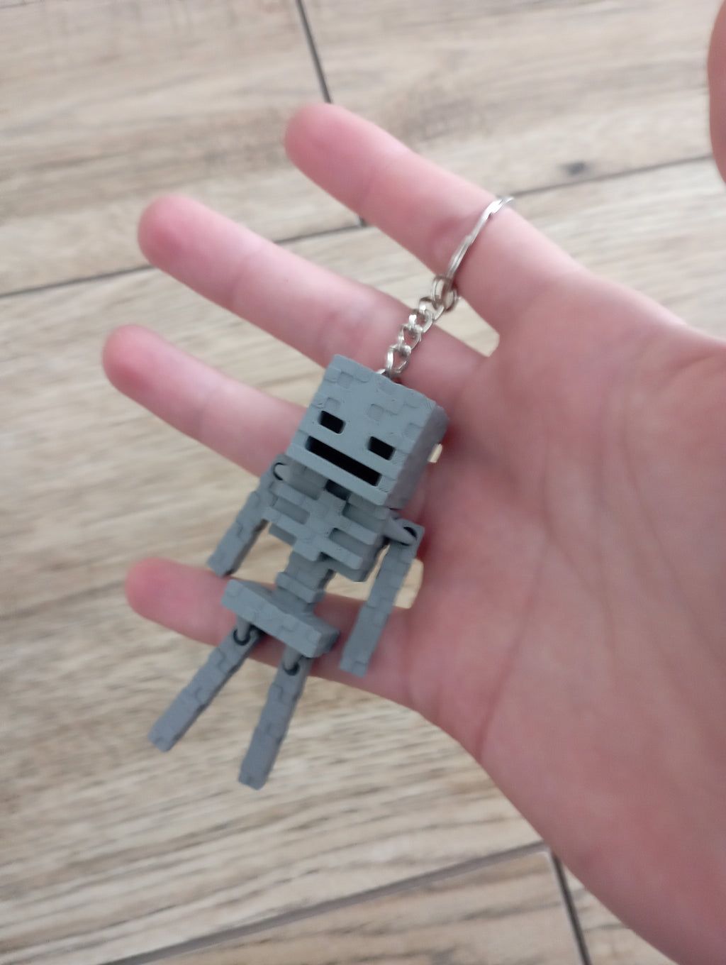 Brelok szkielet z minecraft w dwóch kolorach